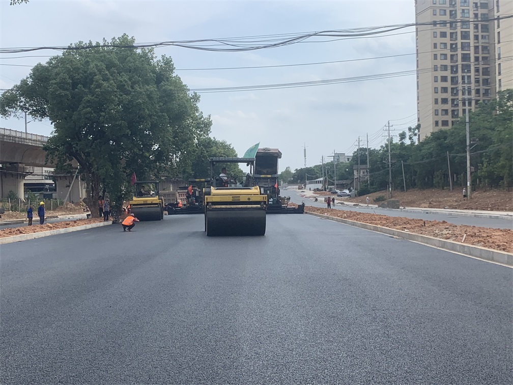 長(zhǎng)沙太空金路橋材料有限公司,雙鋼輪壓路機(jī),福格勒瀝青攤鋪機(jī),AC系列,AF系列,SBS系列